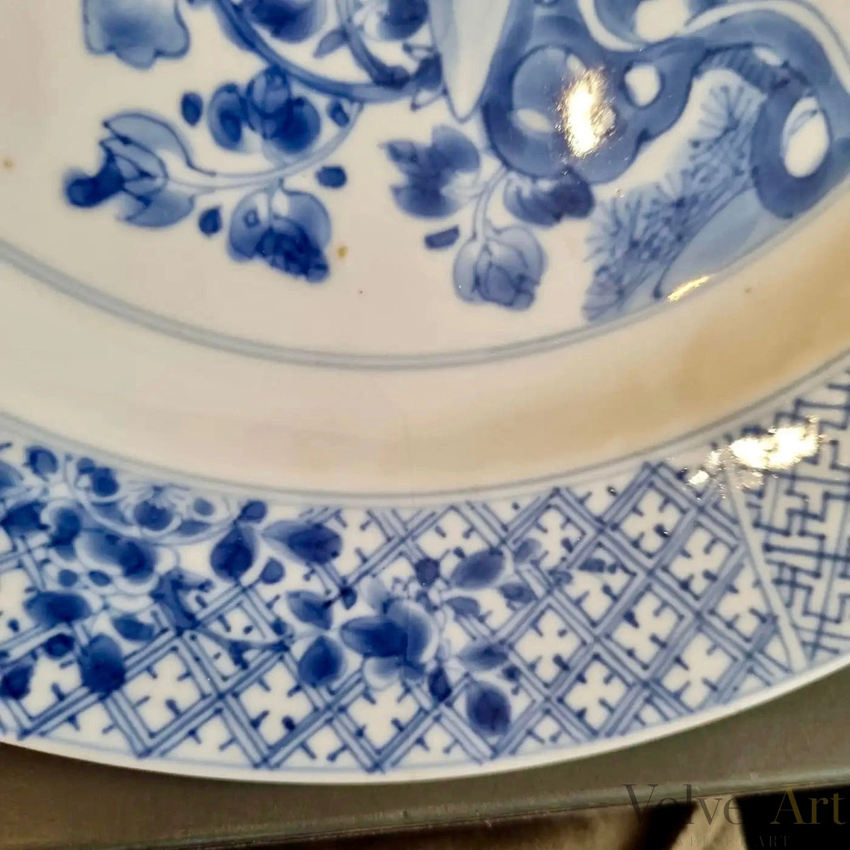 Plato del Periodo Kangxi de porcelana azul y blanco (1690-1710) – vista 4 de 4