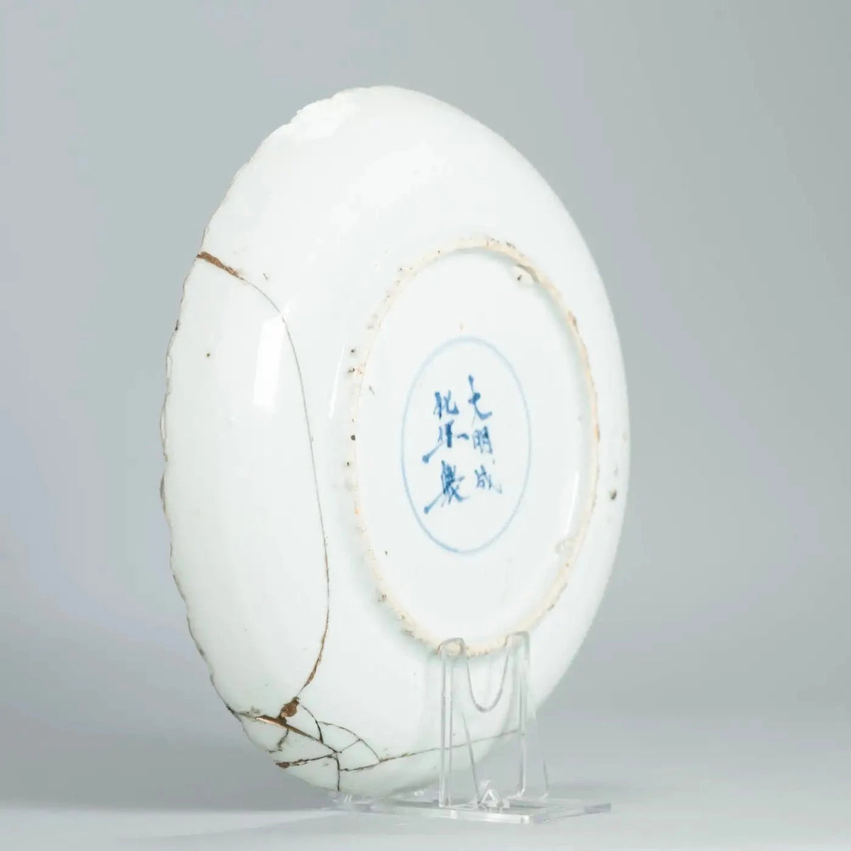 Plato Hondo de Porcelana China con Luohan en Nube, Siglo XVII – vista 5 de 9