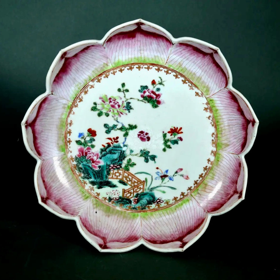 Plato en Forma de Hoja de Loto de porcelana china, 1765