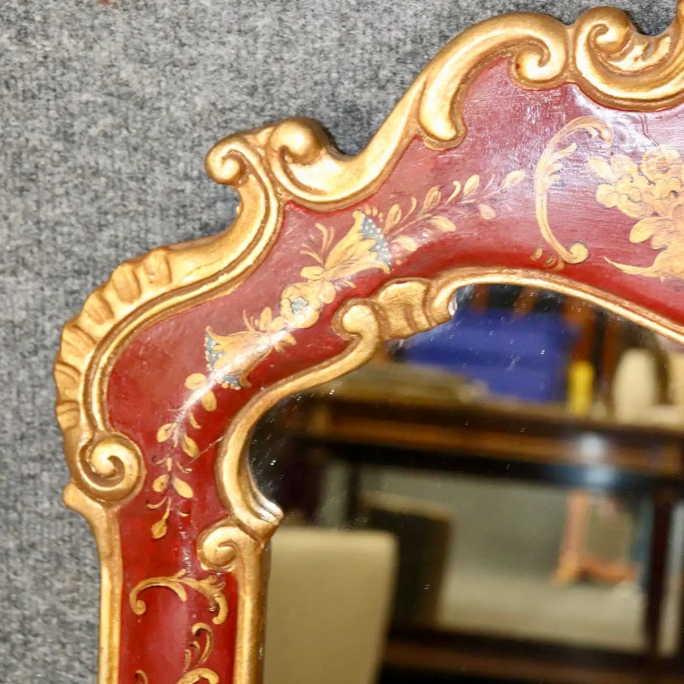 Espejo Rojo Chinoiserie Tallado en Dorado de 1950
