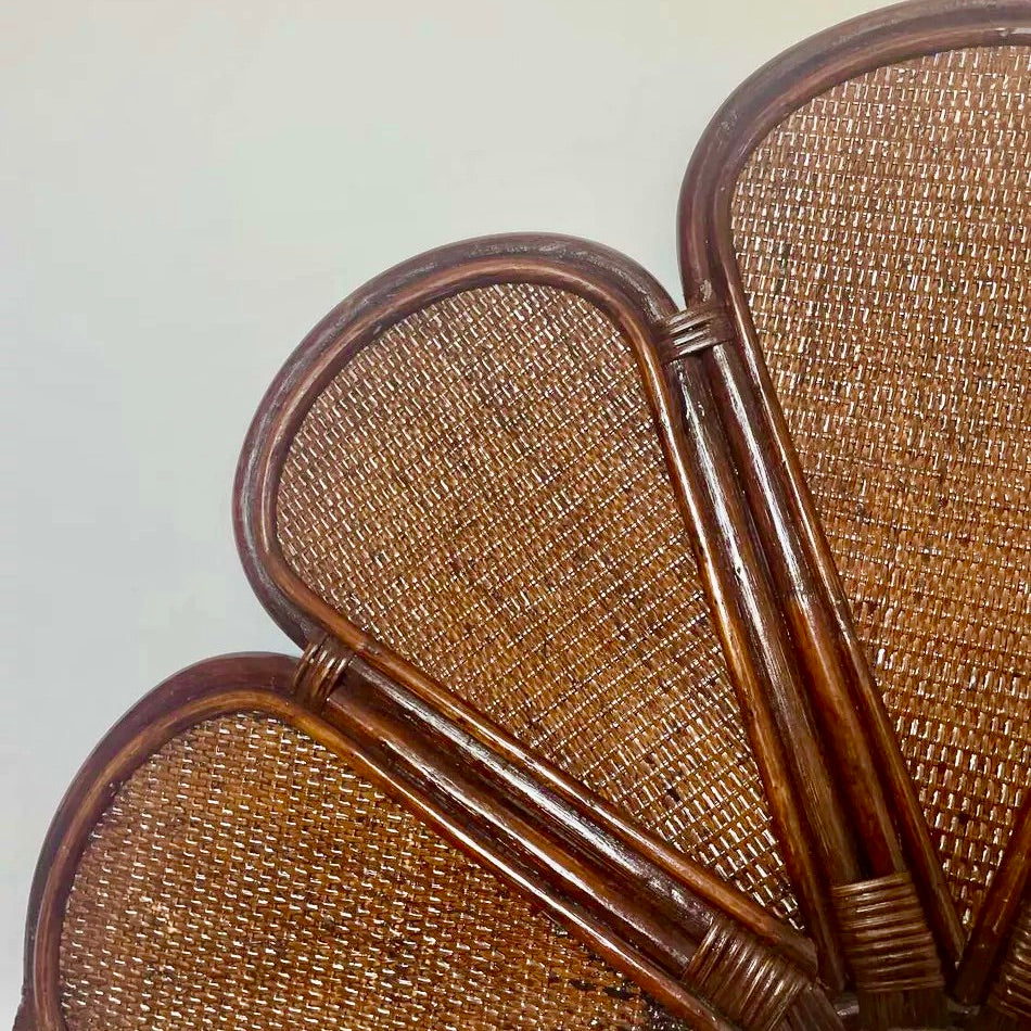 Cabecero de Ratán Marrón con Forma de Flor