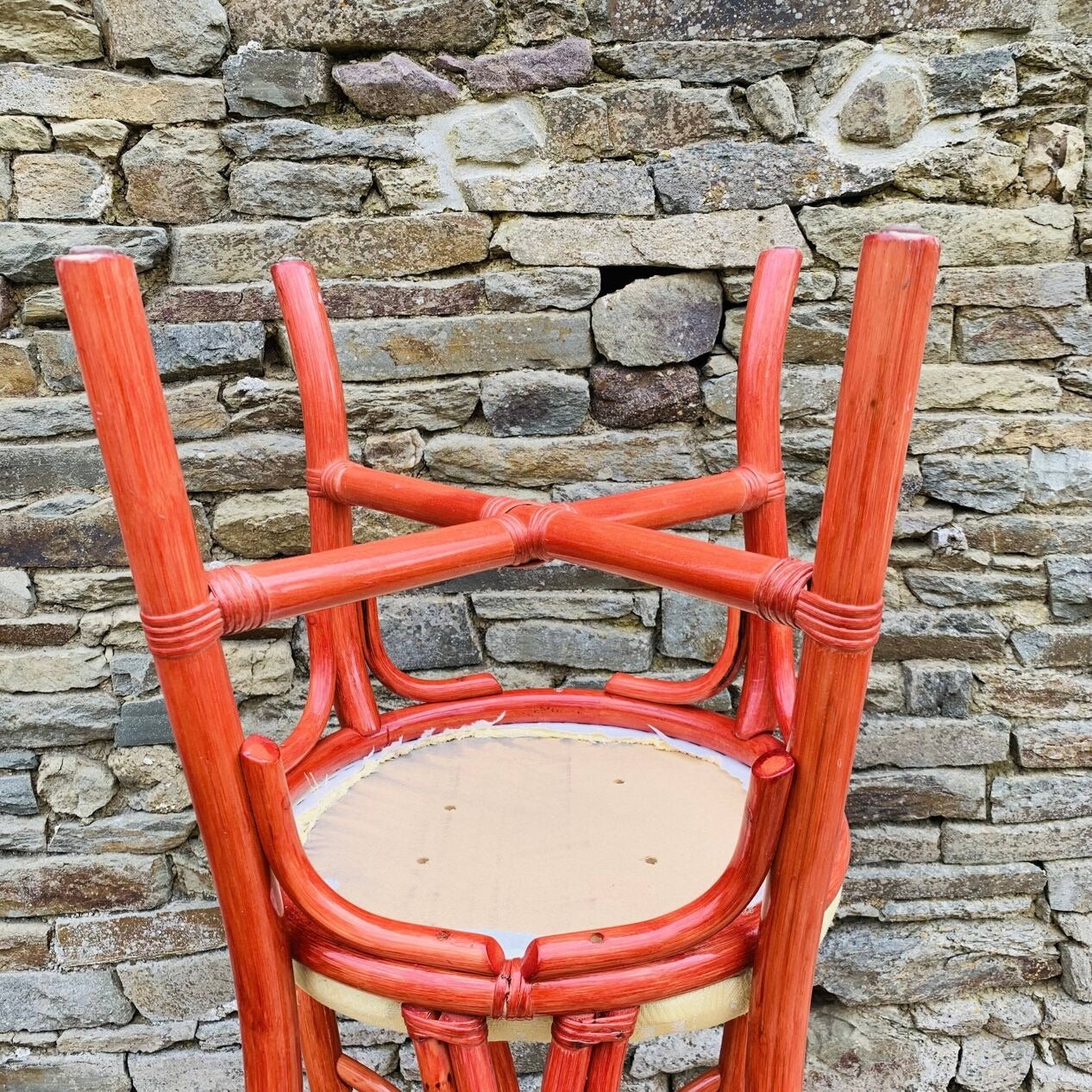 Sillas de Ratán Rojo con Tapizado Geométrico