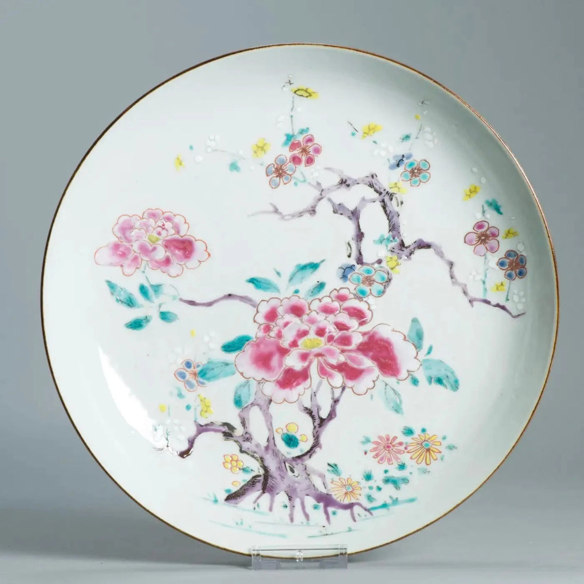 Plato de Porcelana China Yongzheng | Famille Rose, Siglo XVIII