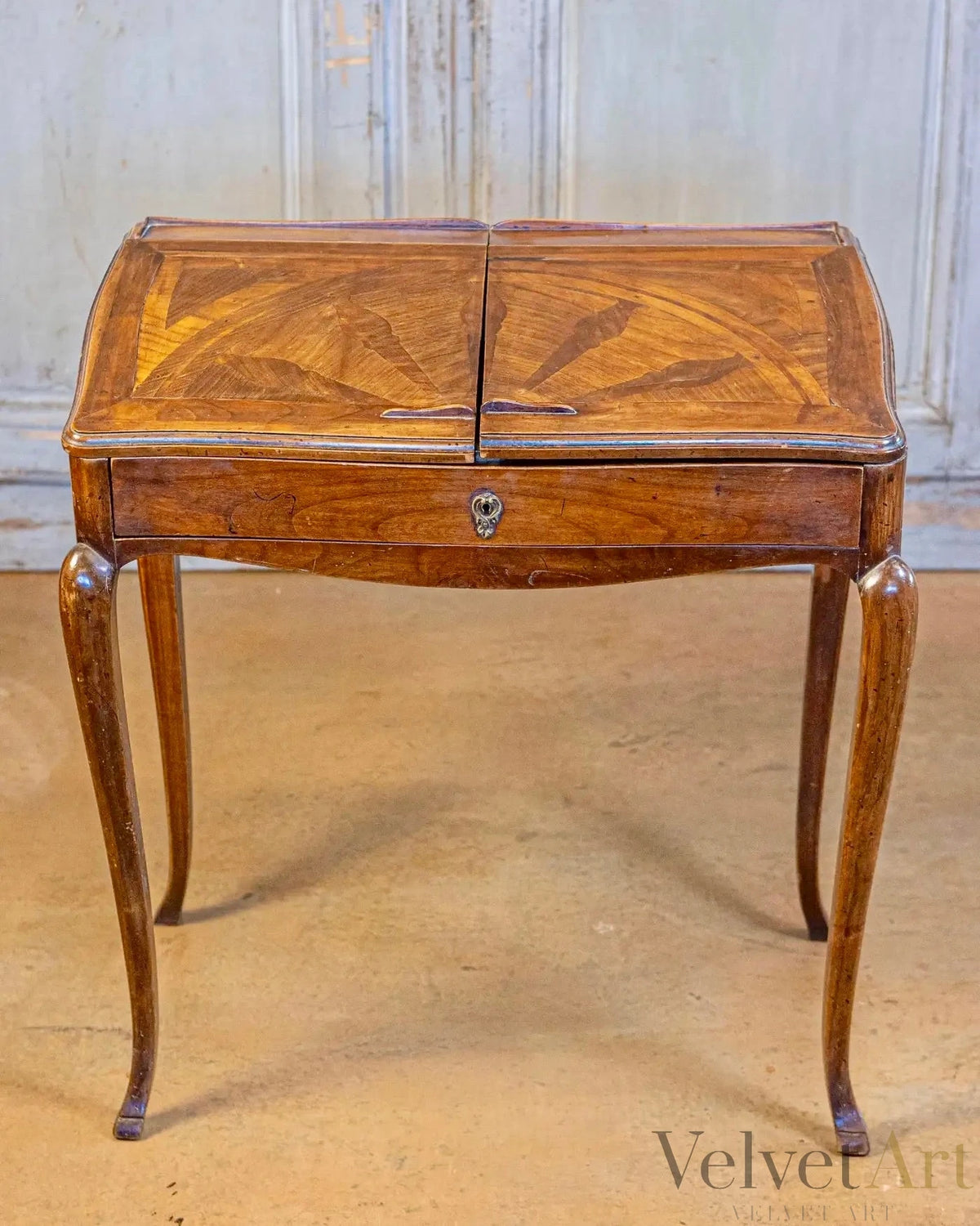 Escritorio de Nogal Estilo Luis XV para Mujer | Francia, 1810