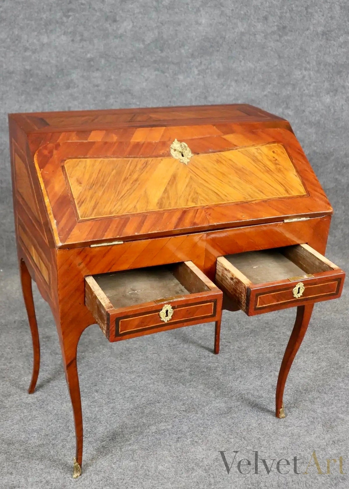Escritorio Femenino Luis XV en Kingwood y Nogal, Francia 1780 – vista 2 de 10