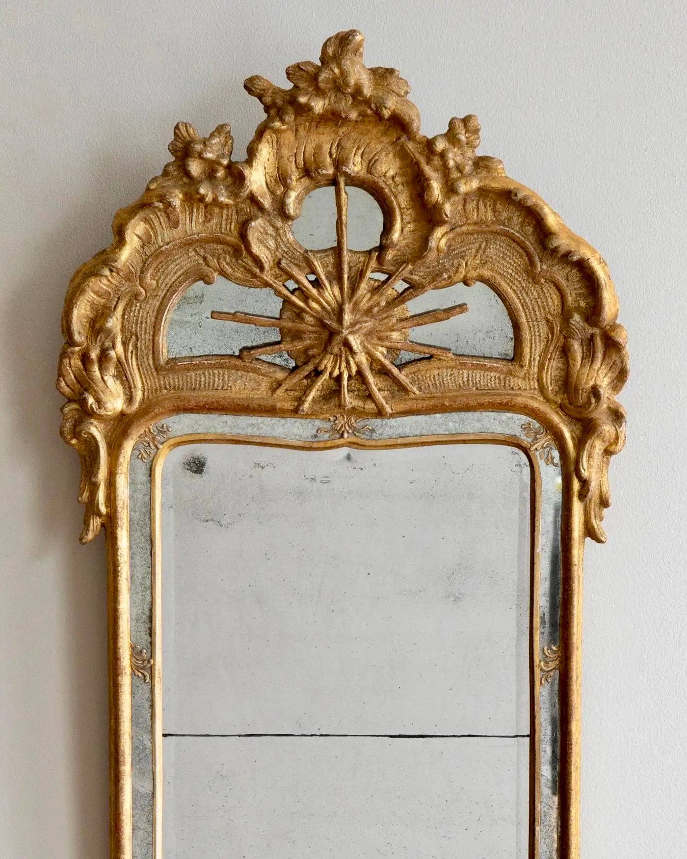 Espejo Rococó Sueco del Siglo XVIII con la Estrella Polar | Estocolmo, 1760