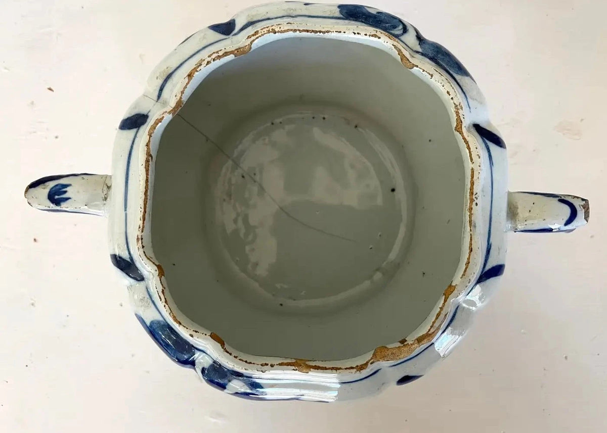Jarrón de Loza de Delft Azul y Blanco con Asas, Estilo Chinoiserie – vista 5 de 8