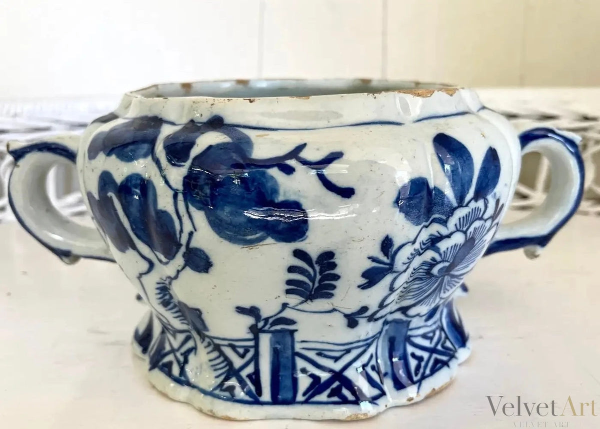 Jarrón de Loza de Delft Azul y Blanco con Asas, Estilo Chinoiserie – vista 7 de 8