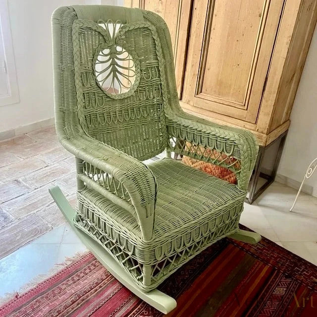 Mecedora de Mimbre Verde, Diseño Artesanal, Mediados del Siglo XX