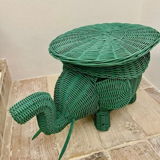 Mesa Verde de Mimbre “Elefante” de Diseño Artesanal