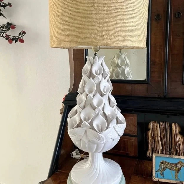 Lámpara de Manises en Cerámica Blanca con Base de Madera