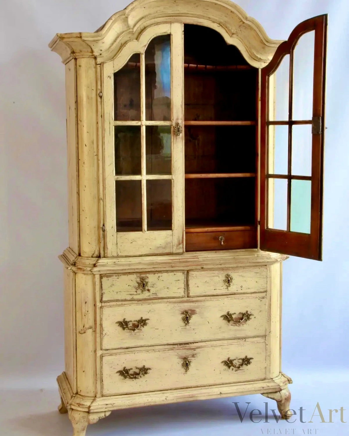 Vitrina Amarilla Sueca Gustaviana del Siglo XVIII – vista 2 de 7