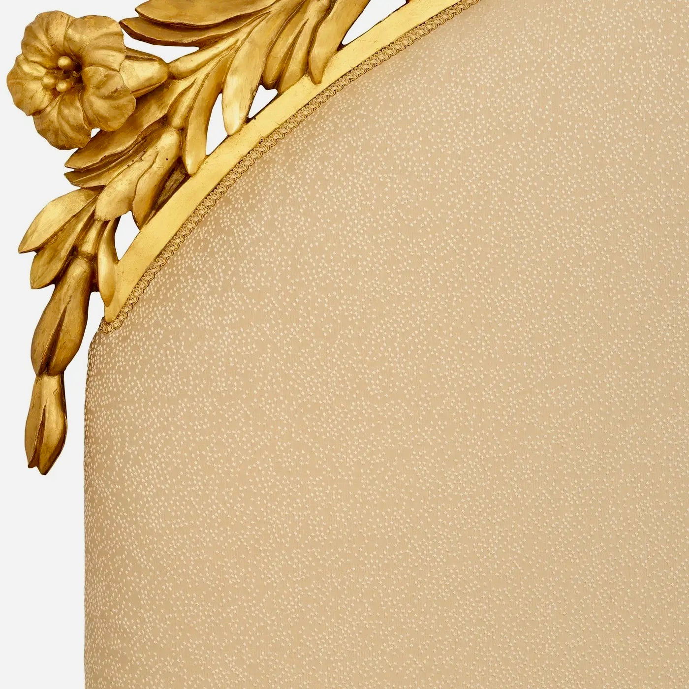 Cabecero Italiano Tallado y Dorado | Estilo Luis XVI del Siglo XIX