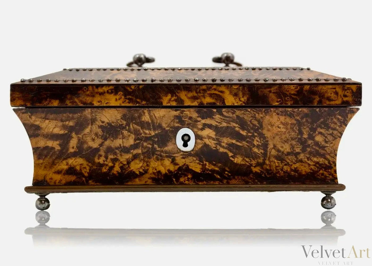 Costurero Francés Palais Royal de Madera de Morera y Nácar del Siglo XIX