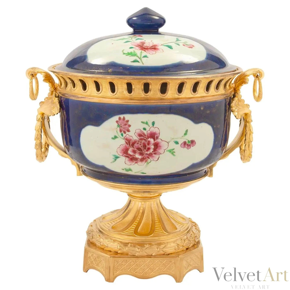 Centro de Mesa Francés en Porcelana China y Ormolu Estilo Luis XVI del Siglo XIX