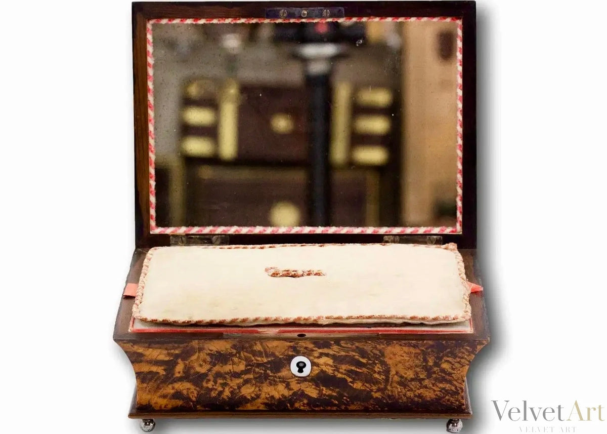 Costurero Francés Palais Royal de Madera de Morera y Nácar del Siglo XIX