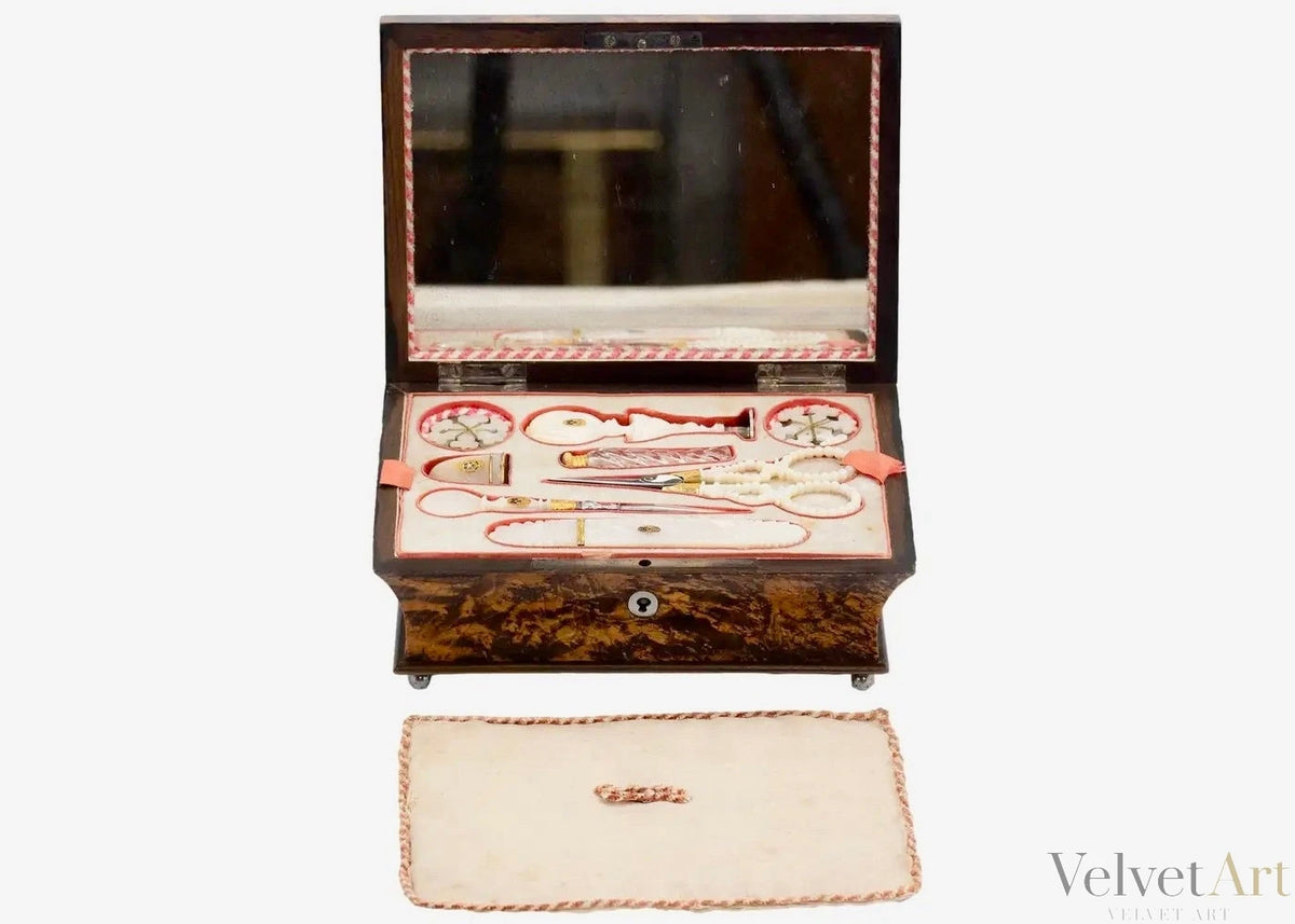 Costurero Francés Palais Royal de Madera de Morera y Nácar del Siglo XIX