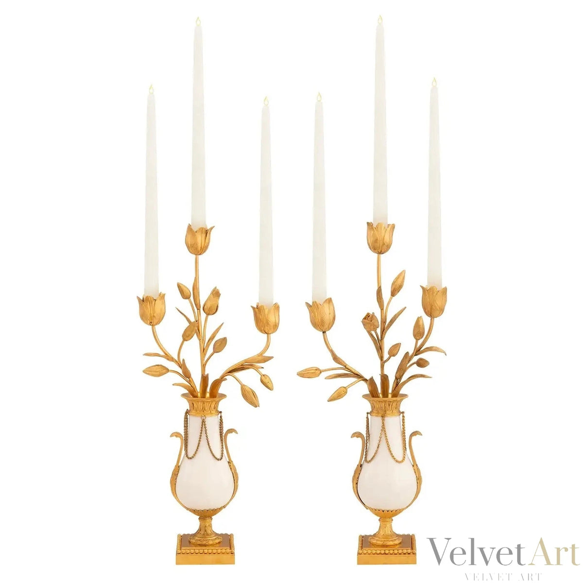 Candelabros Franceses Luis XVI en Ormolu y Mármol de Carrara del siglo XIX