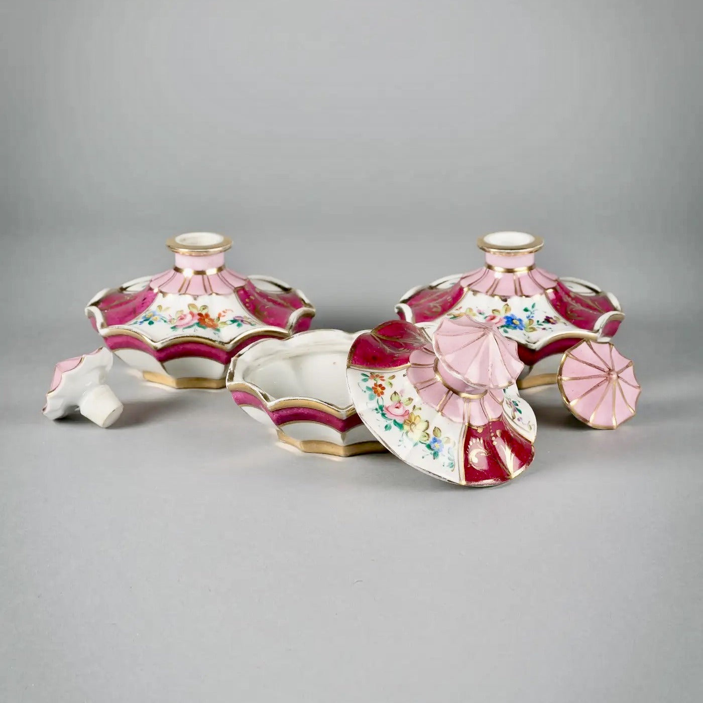 Juego de Tocador Francés Elbee | Porcelana Pintada a Mano, 1900