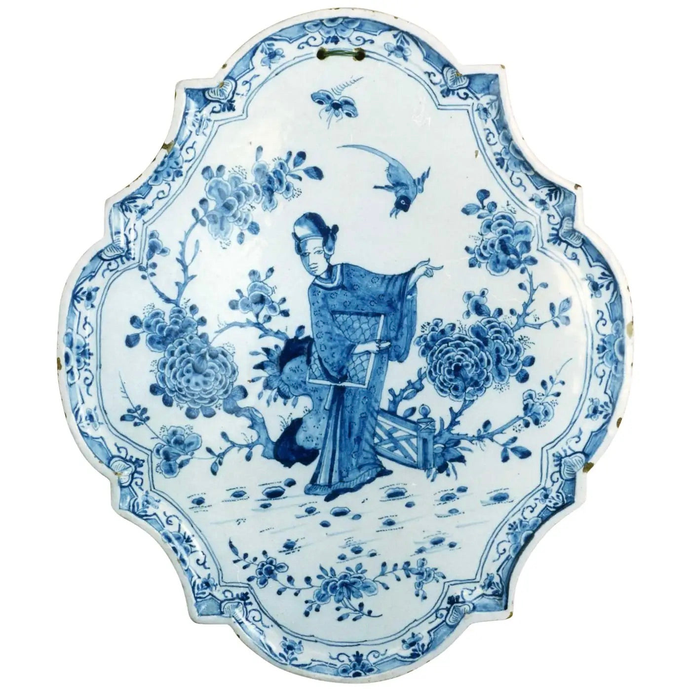 Cartela de Delft con Dama en Jardín Chinoiserie (1750–1775)