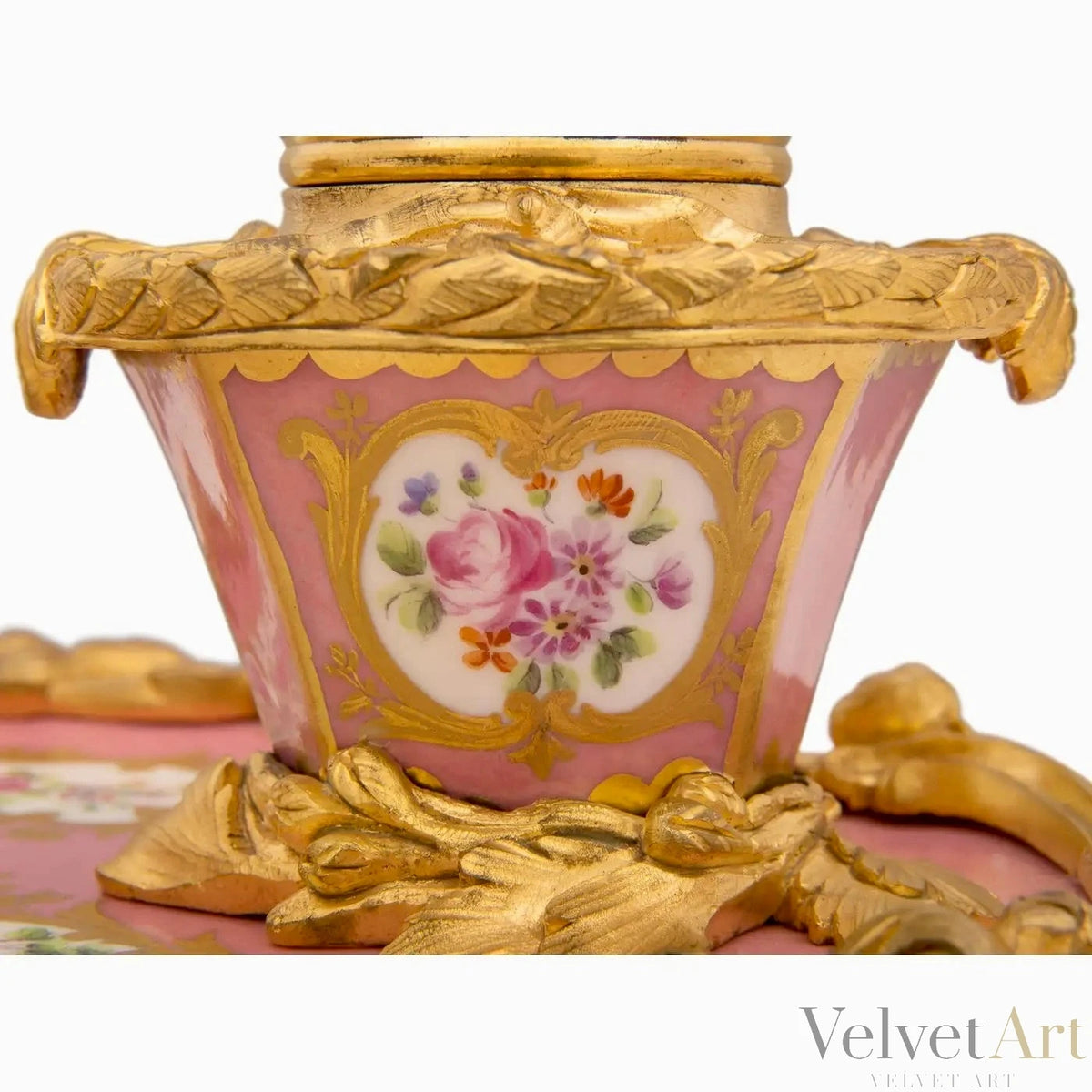 Tintero Francés de Porcelana de Sèvres y Ormolú, Estilo Luis XV, Principios del Siglo XIX – vista 5 de 7