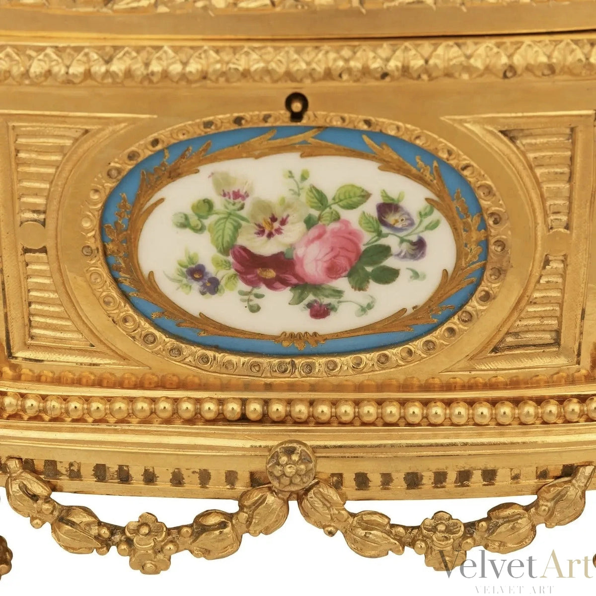 Caja joyero francesa de porcelana de Sèvres y ormolú, estilo Luis XVI, siglo XIX – vista 6 de 9