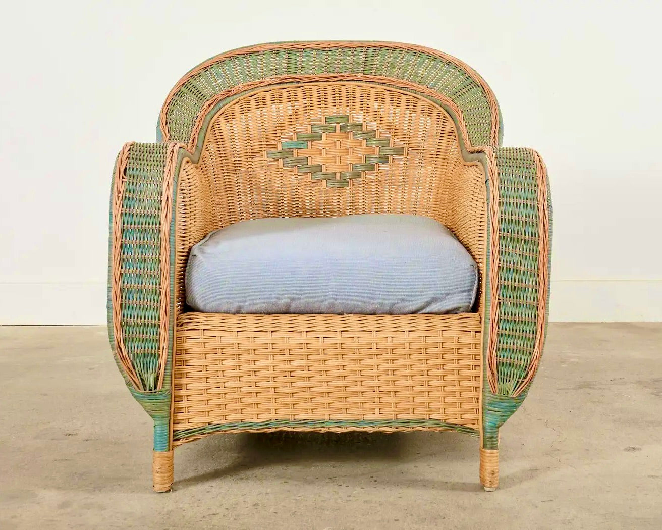 Sillones de Ratán y Mimbre Francés de Estilo Grange con Otomana del Siglo XX