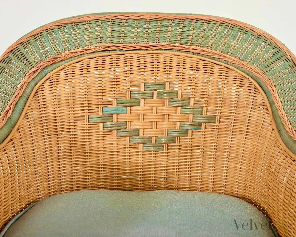 Sillones de Ratán y Mimbre Francés de Estilo Grange con Otomana del Siglo XX