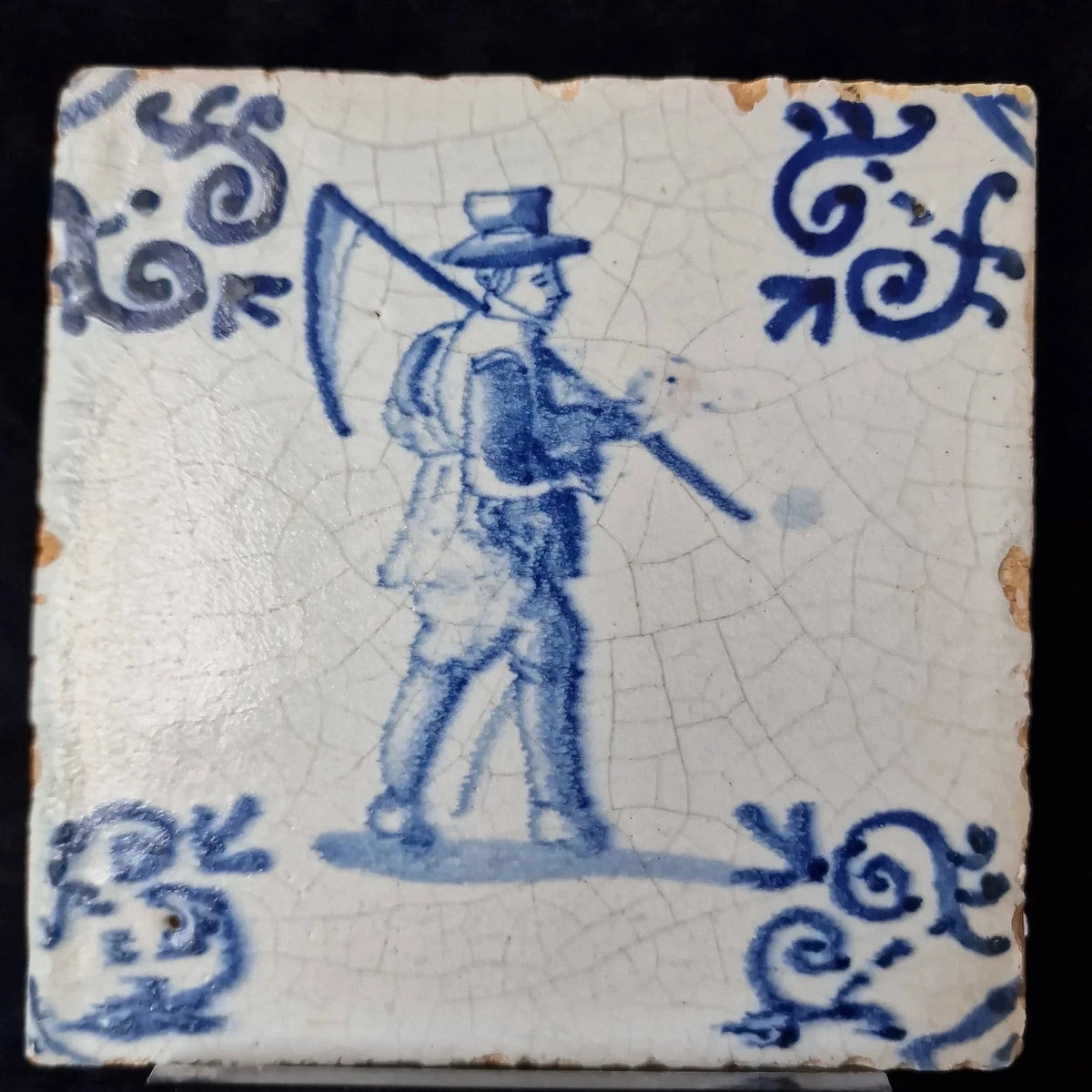 Azulejo Azul de Delft de 1640, Temporero Alemán, Esquina de Volutas