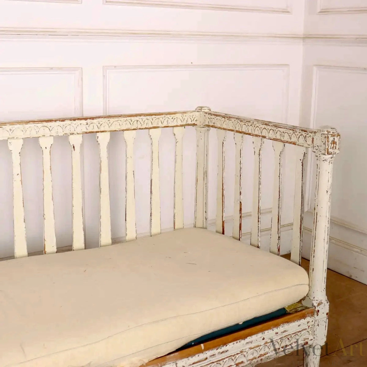 Banco Sueco de Pino Pintado | Estilo Gustaviano Rural, Siglo XVIII