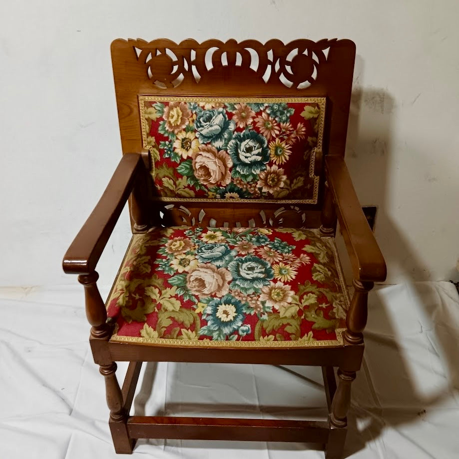 Silla Butaca en Castaño Transformable en Mesa | Obra del Maestro Faustino Martínez Martínez