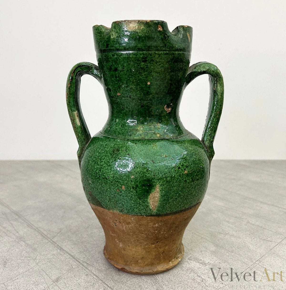 Jarrón ceremonial verde antiguo con pájaro