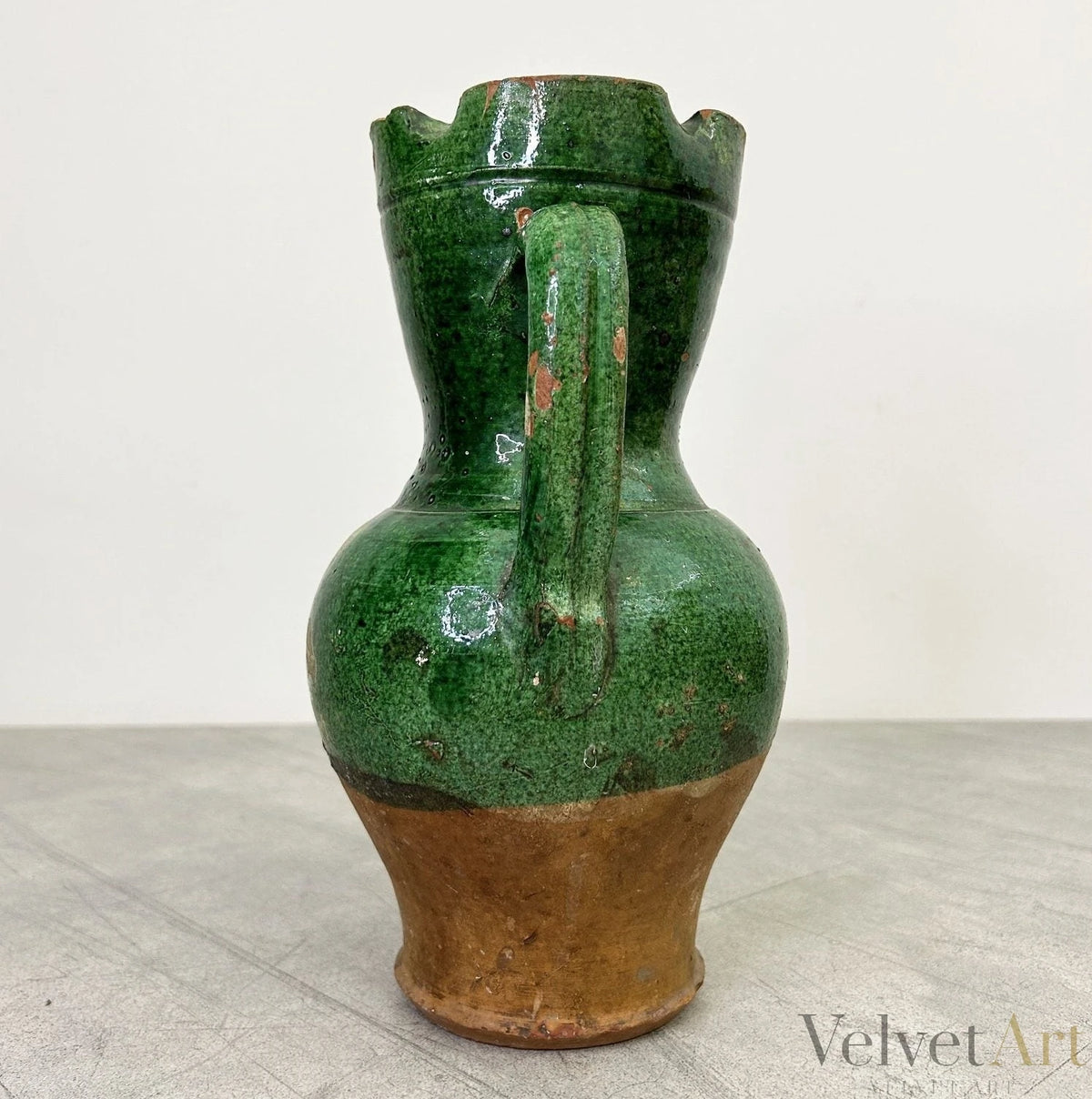 Jarrón ceremonial verde antiguo con pájaro – vista 2 de 6