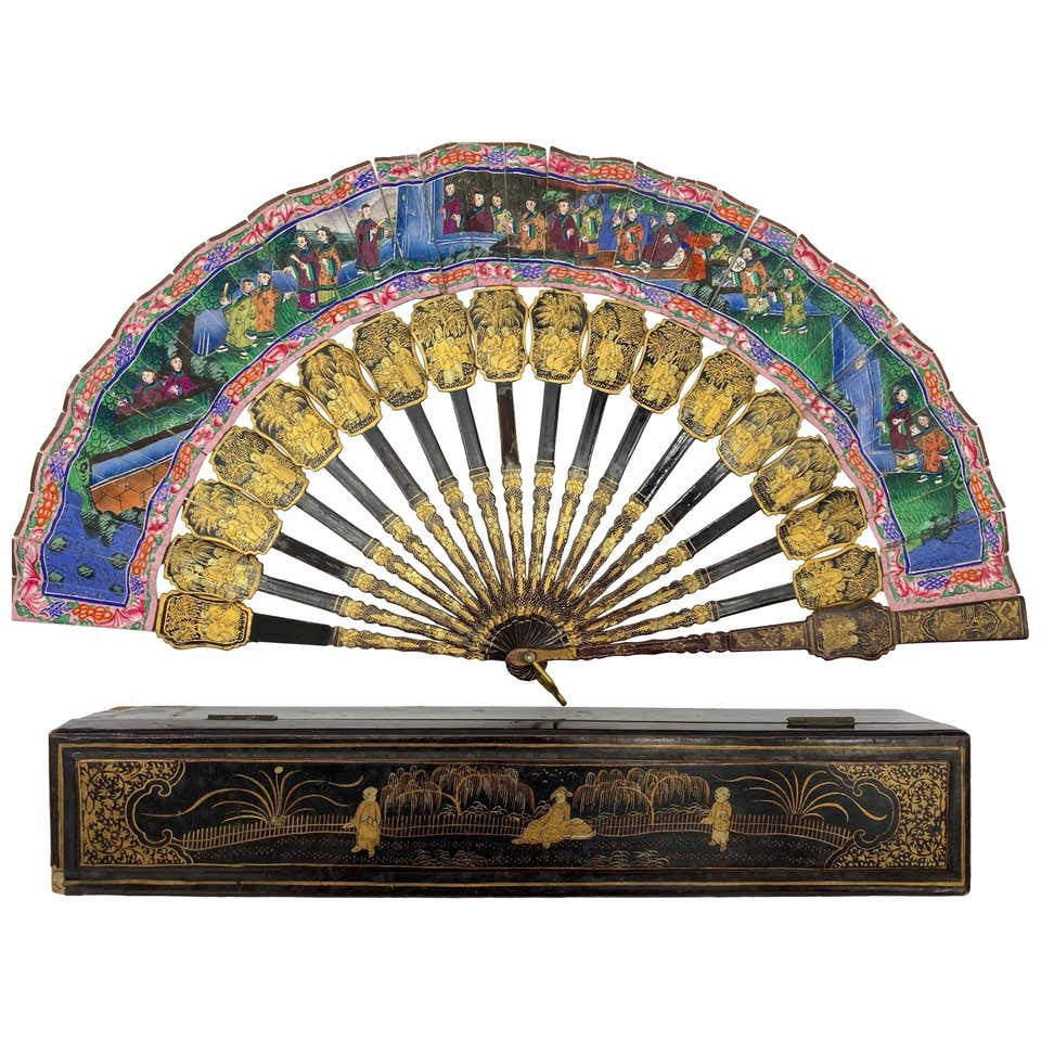 Abanico Chino con Caras de Laca y Nácar Dorado, 1850.