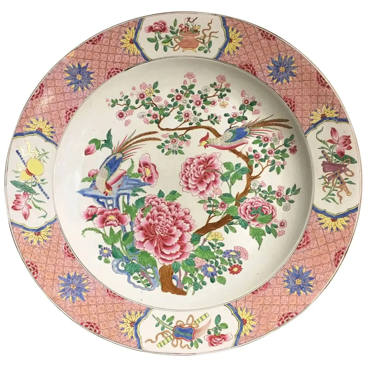 Plato de porcelana esmaltada famille rose de 1900