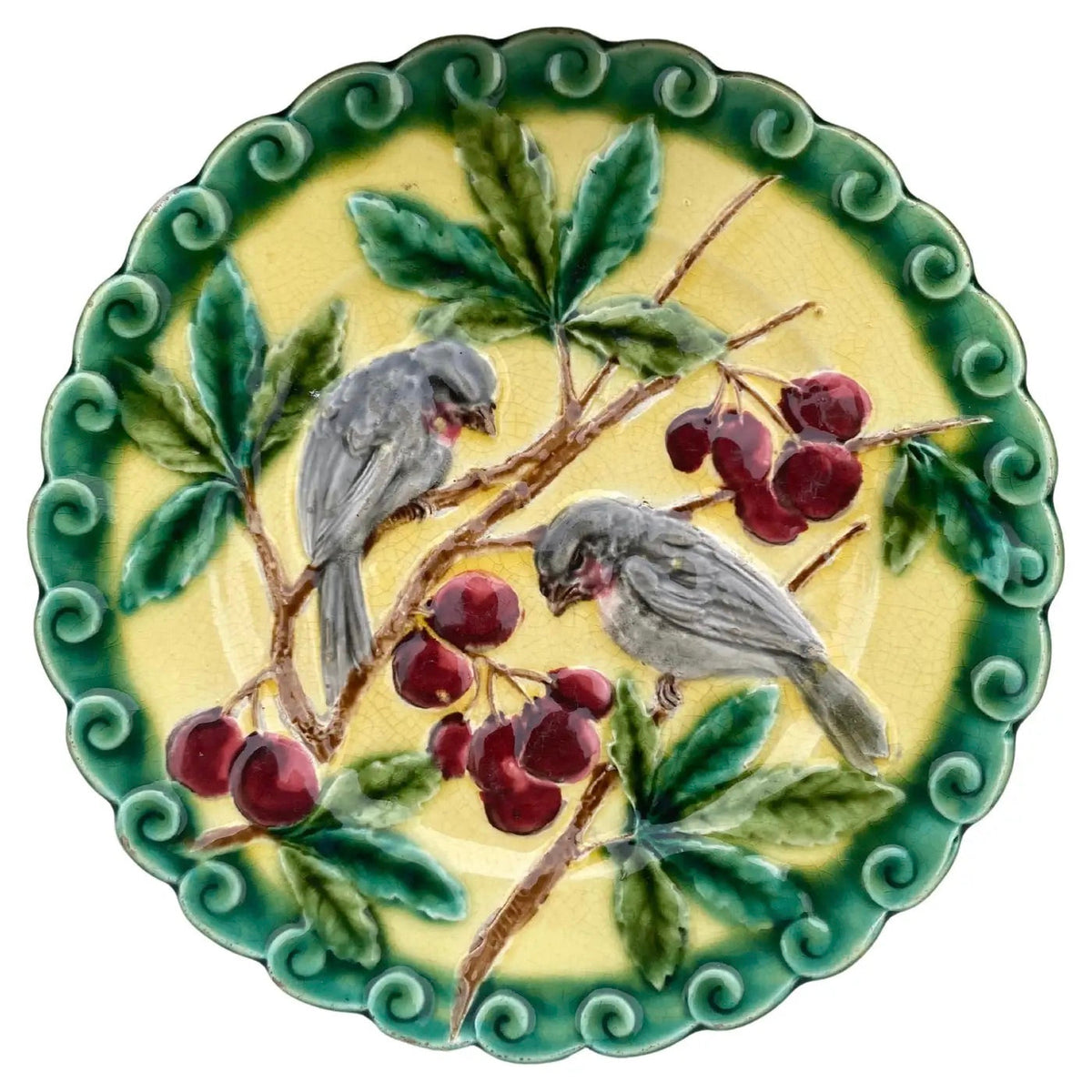 Plato de loza europea esmaltada del siglo XIX, ejemplo de cerámica de cubierta estannífera decorada