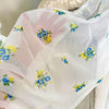 Cortina francesa de flores amarillas con volantes de 1940