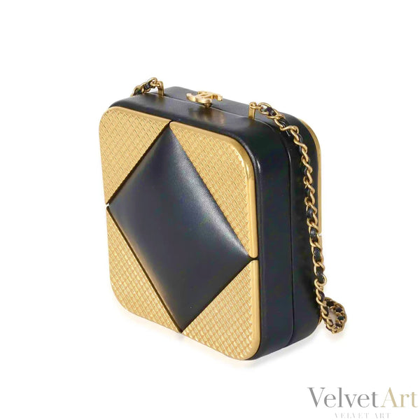 Clutch Chanel CC Cuadrado en Piel de Cordero Negra y Metal Dorado