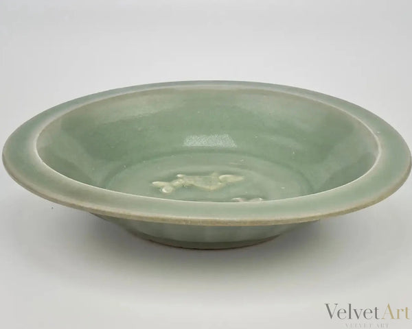 Plato de Celadón Longquan con “Peces Gemelos” | Cerámica Song-Yuan