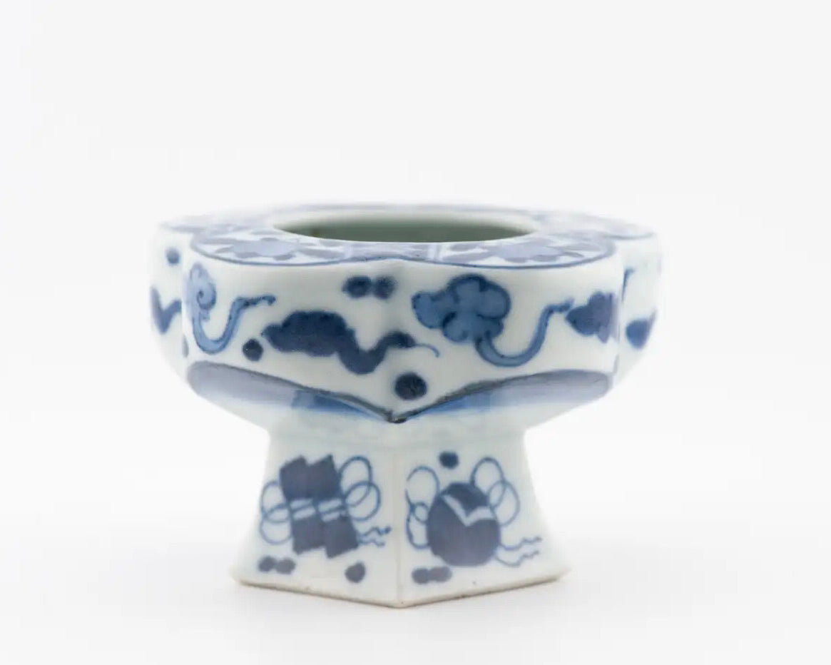 Jarrón Ko-Imari Arita con Pintura Floral Inusual, Japón, 1660-1680