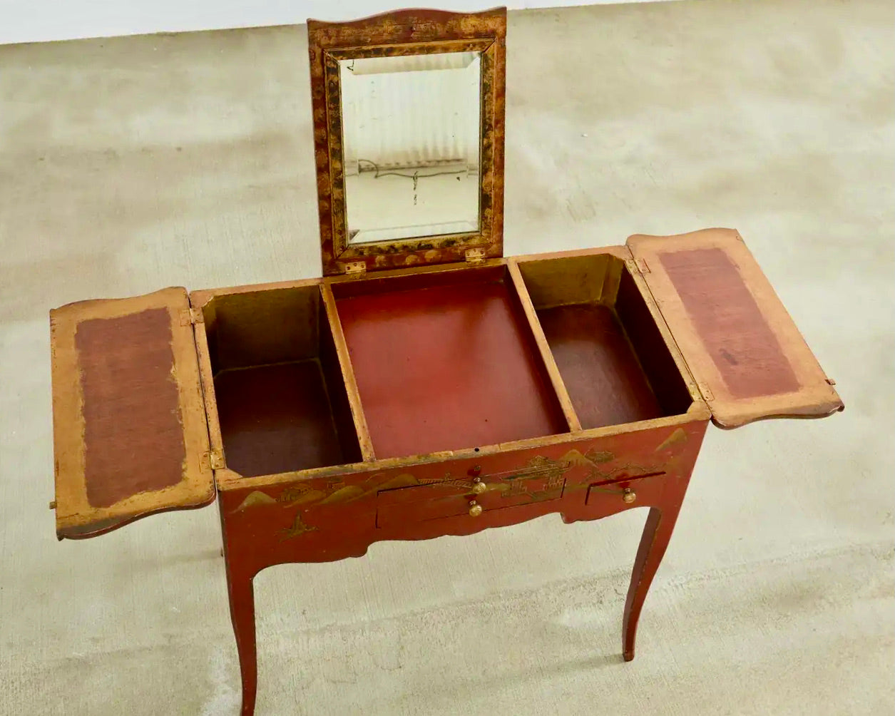 Tocador inglés Queen Anne con Laca Chinoiserie, siglo XIX