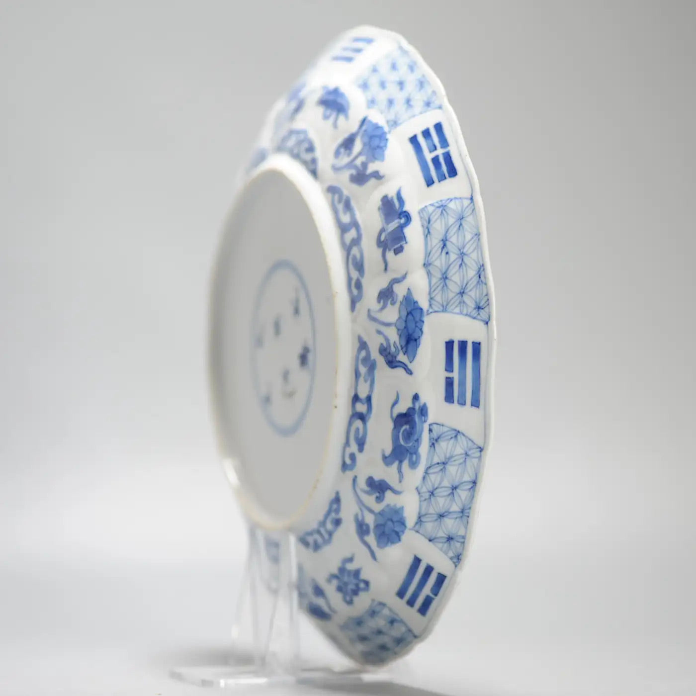 Plato Cheghua Periodo Kangxi del Siglo XIX en Azul Cobalto