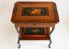 Mesa Auxiliar Napoleón III con Marquetería Floral e Instrumental, Francia 1860