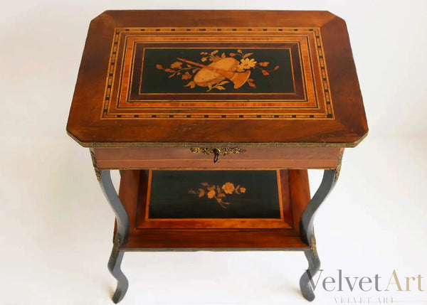 Mesa Auxiliar Napoleón III con Marquetería Floral e Instrumental, Francia 1860
