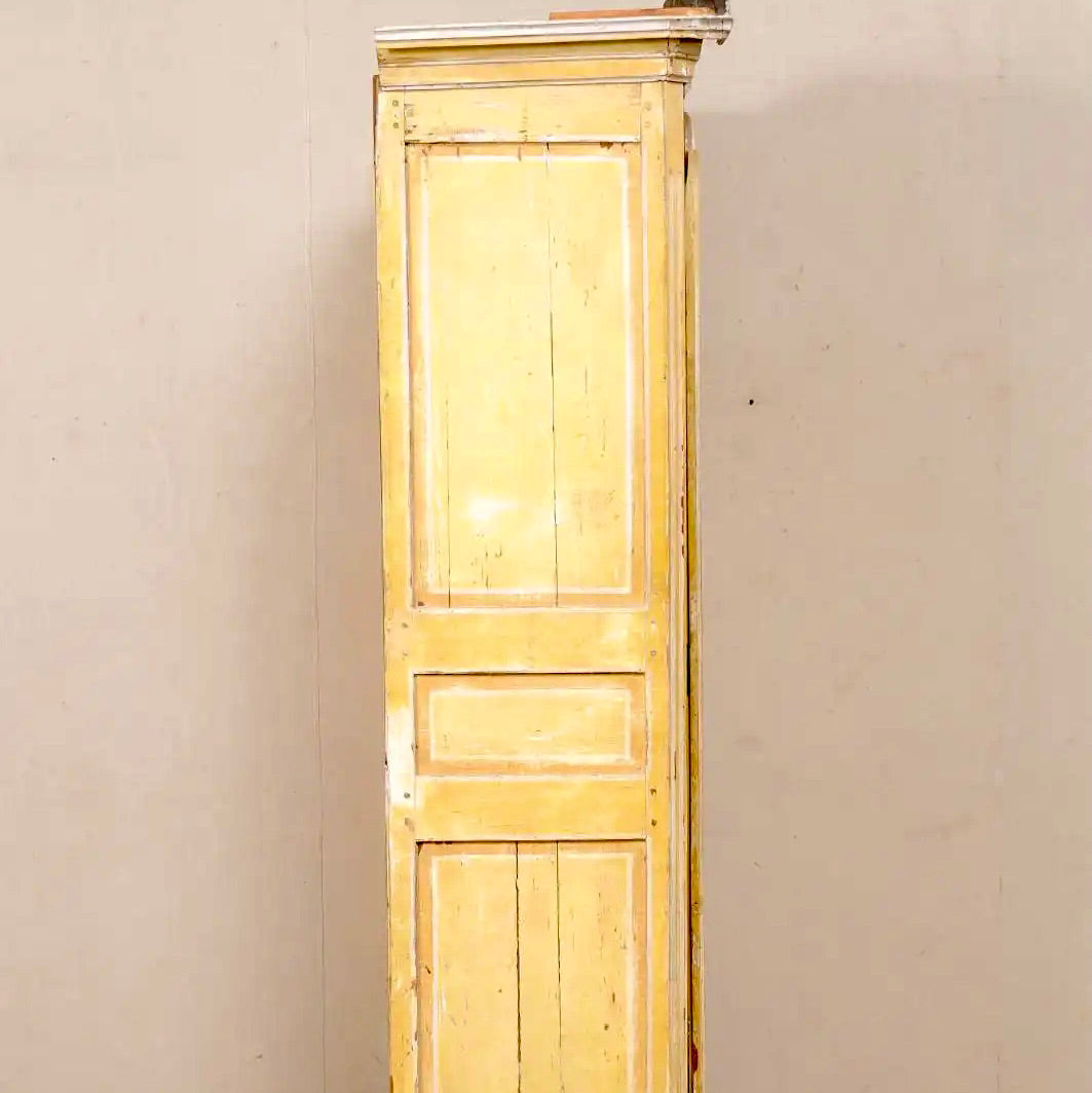 Alacena Amarilla con Pintura Original | Francia, siglo XIX