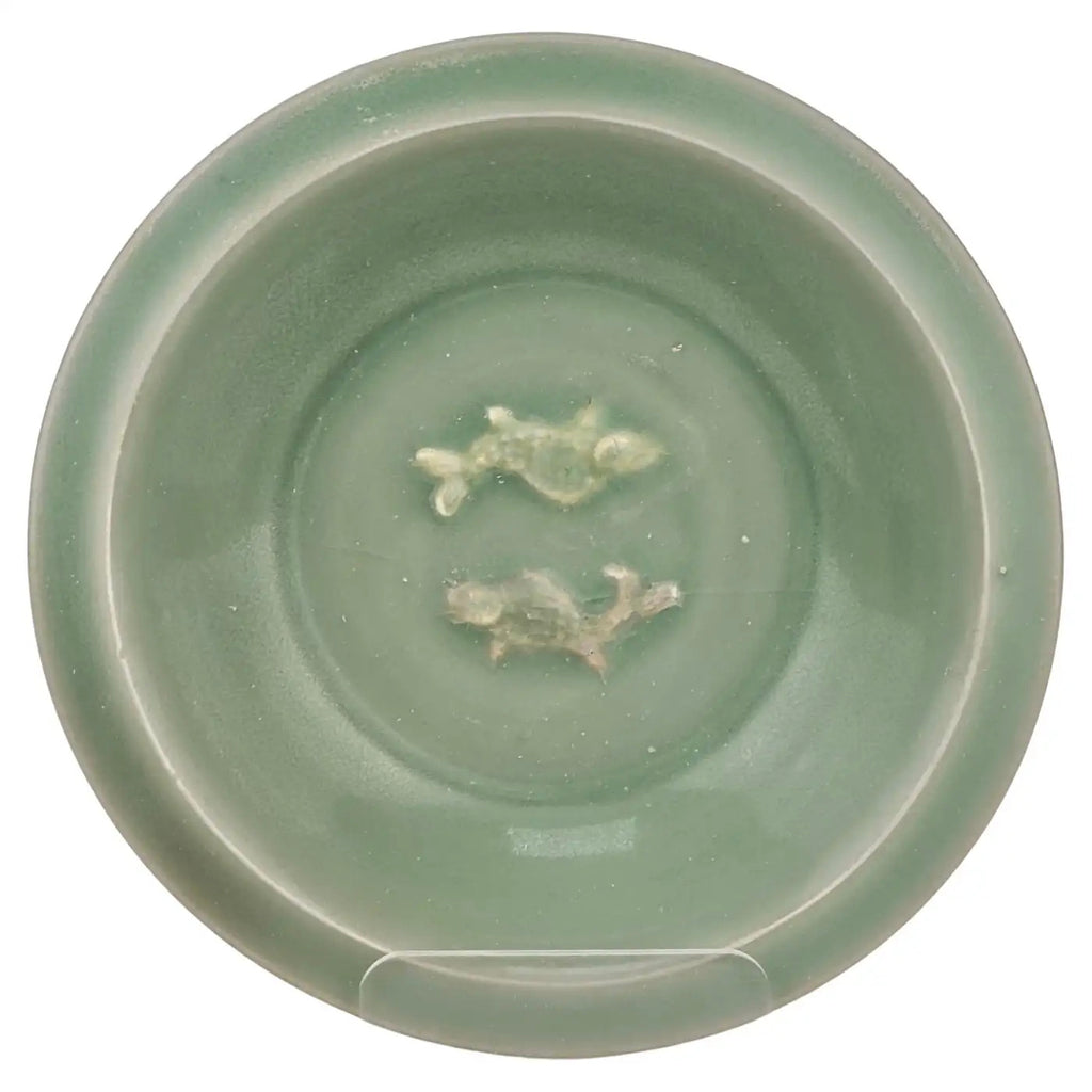 Plato de Celadón Longquan con “Peces Gemelos” | Cerámica Song-Yuan