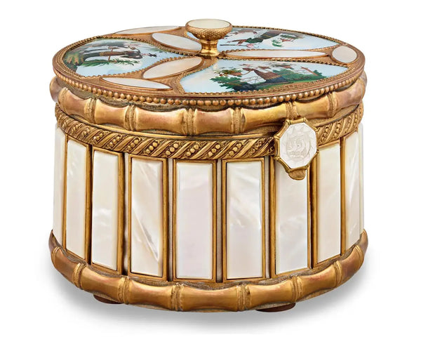 Palais Royal | Caja de Perfume y Frascos de Nácar | Francia, 1860
