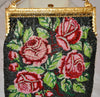 Bolso "Rosas" con Microperlas Grabado en Tono Oro Francia 1950