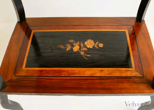 Mesa Auxiliar Napoleón III con Marquetería Floral e Instrumental, Francia 1860