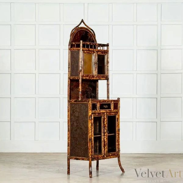 Gabinete esmaltado de bambú inglés, 1880